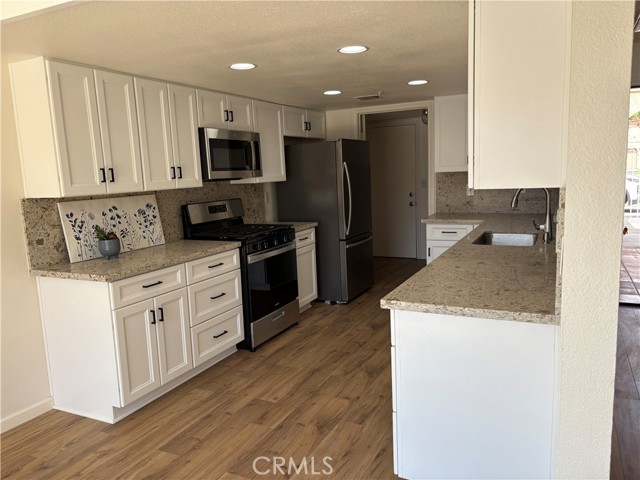 11496 Nautical Lane, Helendale CA: https://media.crmls.org/medias/b8a1f21f-003e-4e59-ac67-ede2954717ba.jpg