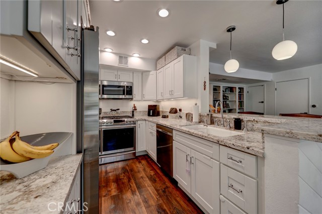 4249 LONGRIDGE Avenue, Studio City CA: https://media.crmls.org/medias/b8a41f67-07a9-45c2-b5e7-86a5b892f623.jpg