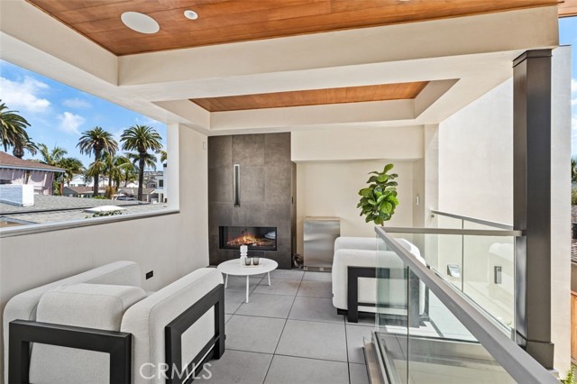Detail Gallery Image 3 of 34 For 507 .5 Marguerite Ave, Corona Del Mar,  CA 92625 - 3 Beds | 2/1 Baths