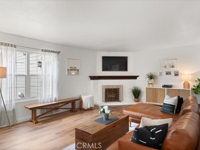 2157 Pacific Avenue, Costa Mesa CA: https://media.crmls.org/medias/b8a46a8f-1010-4e39-9368-dc5c82ab5c31.jpg
