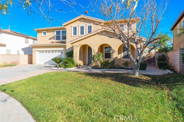 Detail Gallery Image 2 of 43 For 3297 Quartz Cir, Corona,  CA 92882 - 5 Beds | 3/1 Baths