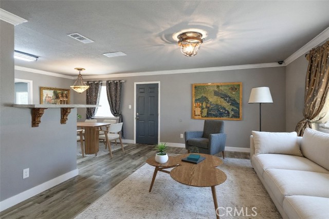 824 Hartzell Avenue, Redlands CA: https://media.crmls.org/medias/b8a572c2-b8c5-43b1-a4b2-d624023daf84.jpg