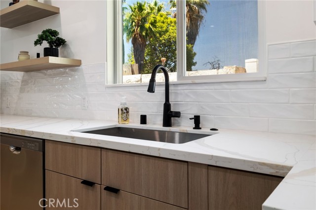 10217 Lemona Avenue, Mission Hills (San Fernando) CA: https://media.crmls.org/medias/b8a5a03f-aab5-4787-ac48-cc340d395226.jpg