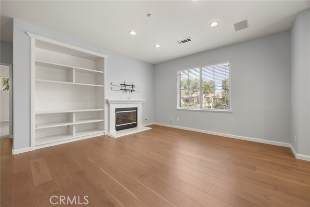 72 Salton, Irvine CA: https://media.crmls.org/medias/b8a5a151-484a-4246-9e0f-c03e0841526c.jpg