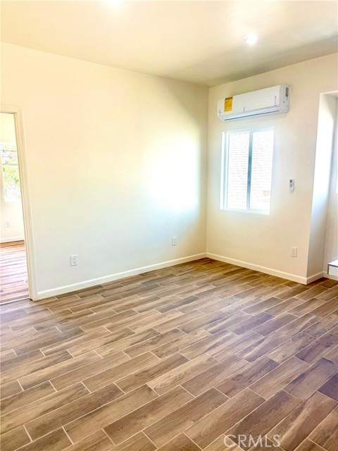 Detail Gallery Image 4 of 13 For 236 W 47th St #1/2,  Los Angeles,  CA 90037 - 3 Beds | 2 Baths