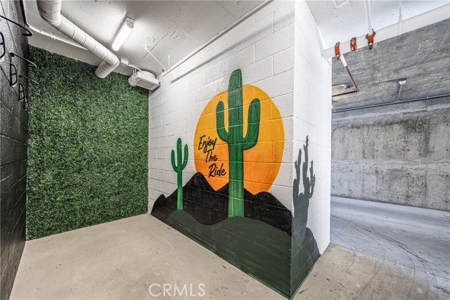 Detail Gallery Image 9 of 40 For 6025 Craner Ave #401,  North Hollywood,  CA 91606 - 4 Beds | 4/1 Baths