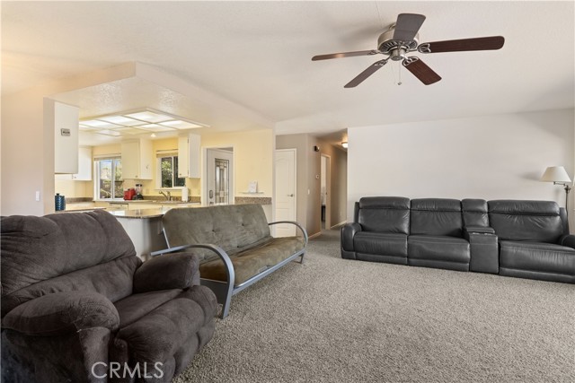 12855 Island Circle, Clearlake Oaks CA: https://media.crmls.org/medias/b8a5c119-a1ff-42ce-8101-ce09f5c48eb5.jpg