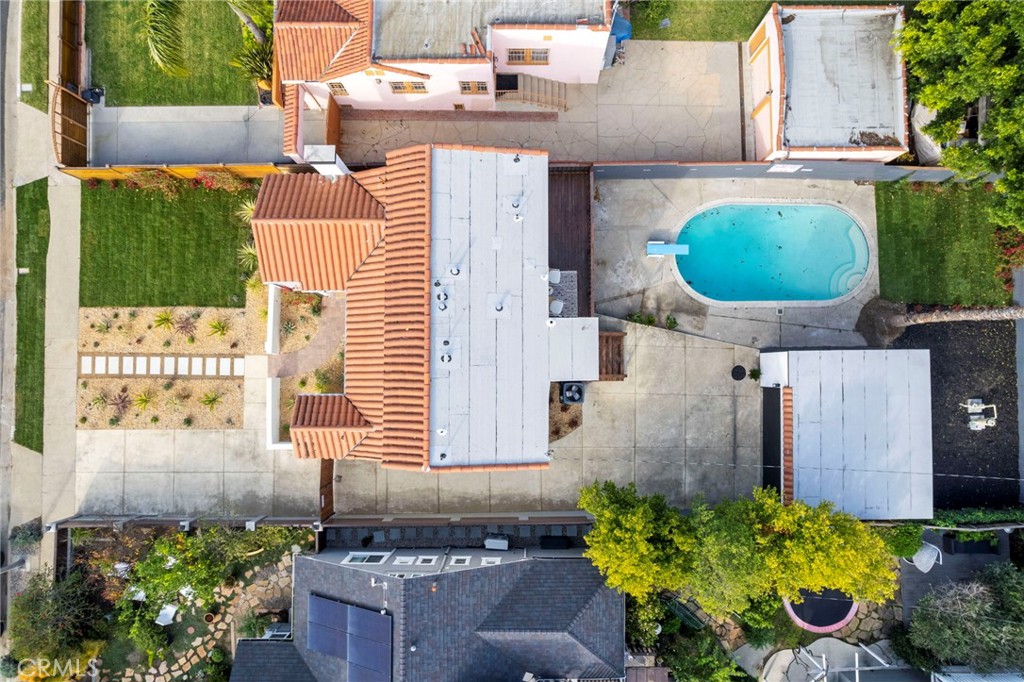 https://media.crmls.org/medias/b8a5fcd1-8372-4688-b022-cc05e714f0af.jpg?preset=X-Large