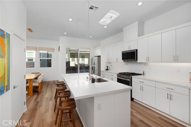 Detail Gallery Image 10 of 29 For 1410 S Urbana, Anaheim,  CA 92805 - 4 Beds | 3/1 Baths