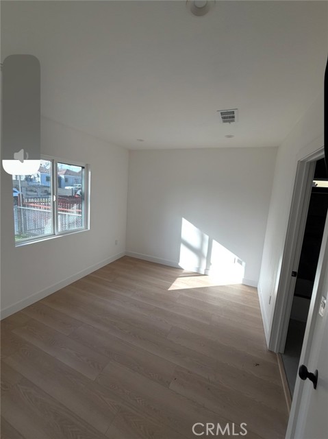 Detail Gallery Image 8 of 14 For 9326 Holmes Ave, Los Angeles,  CA 90002 - 4 Beds | 3 Baths