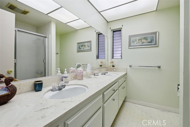 Detail Gallery Image 11 of 21 For 17733 Palora St, Encino,  CA 91316 - 4 Beds | 3 Baths