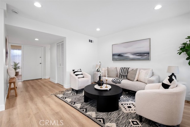 27172 Paseo Burladero, San Juan Capistrano CA: https://media.crmls.org/medias/b8a78d2b-9c46-49d0-87fd-57e9d5f390c9.jpg