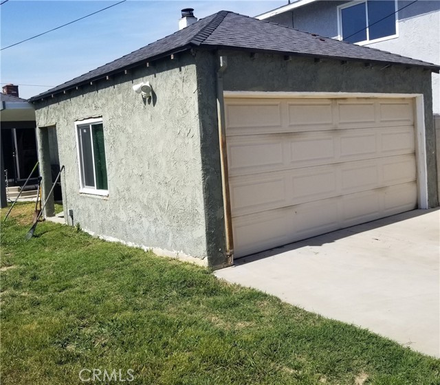 2212 N Locust Avenue, Compton CA: https://media.crmls.org/medias/b8a79a26-c7b5-4e28-8323-ffec9ae85255.jpg