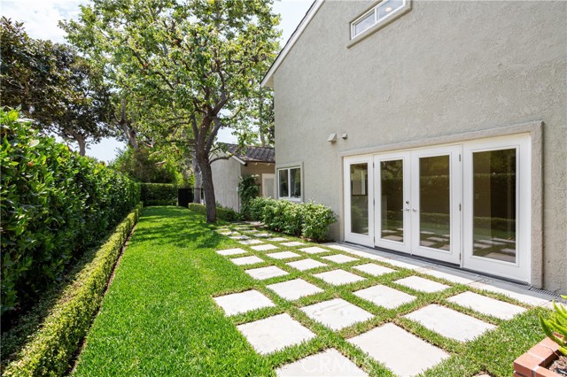 520 Laver Way, Newport Beach CA: https://media.crmls.org/medias/b8a79a69-941e-4d1f-bdfa-5871140aa4a3.jpg