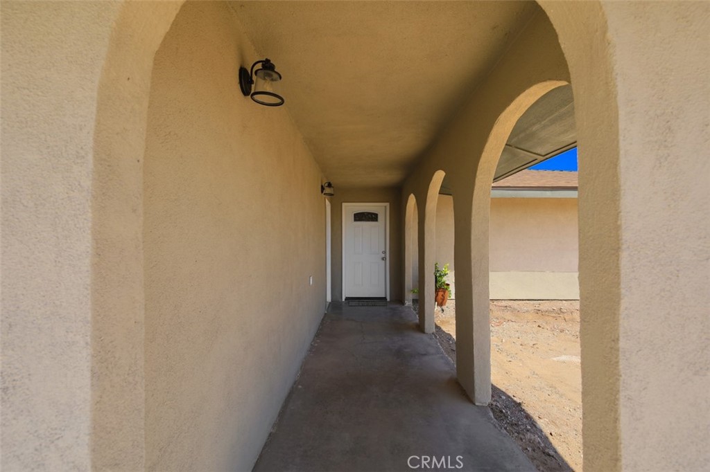 https://media.crmls.org/medias/b8a7d337-81ff-4a98-a0bf-55e62f1c7271.jpg?preset=X-Large
