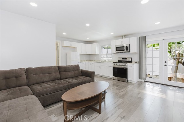 Detail Gallery Image 6 of 19 For 8407 Terhune, Sun Valley,  CA 91352 - 1 Beds | 1 Baths