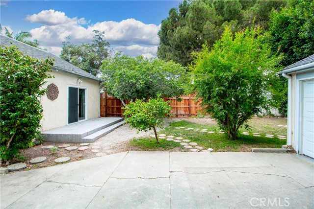 Detail Gallery Image 9 of 9 For 6329 Warner Dr, Los Angeles,  CA 90048 - 3 Beds | 2/1 Baths