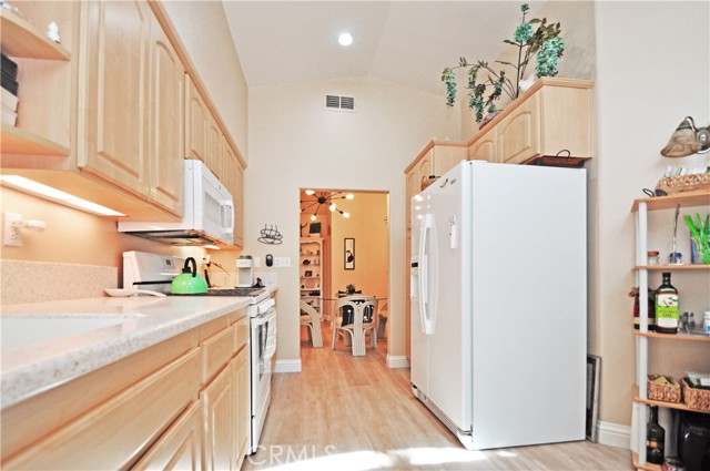 5976 Spanish Trail, Banning CA: https://media.crmls.org/medias/b8a88267-f933-4312-bbaf-f42618330af2.jpg