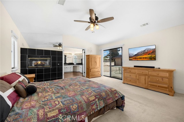11915 Redwood Avenue, Hesperia CA: https://media.crmls.org/medias/b8a95df3-0709-4086-b6ea-2a60db639d9a.jpg
