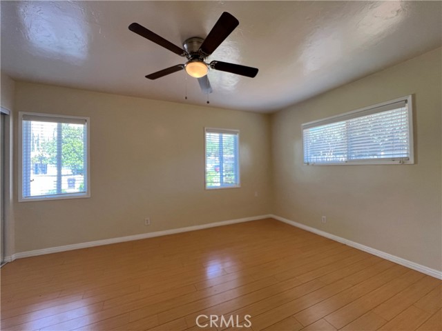 4075 Mount Vernon Avenue, Riverside CA: https://media.crmls.org/medias/b8a9793d-1229-4c2c-bd91-8e1584775642.jpg