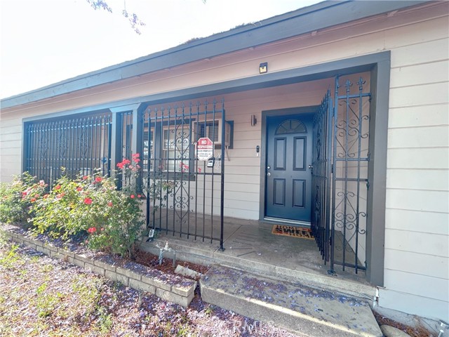 1125 E E st, Ontario CA: https://media.crmls.org/medias/b8a9b290-b689-4a4d-96a3-e1735766c9f4.jpg