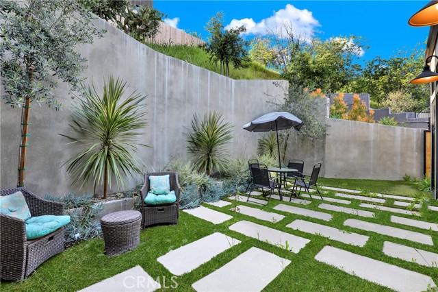 Detail Gallery Image 29 of 45 For 3949 Glenalbyn Dr, Los Angeles,  CA 90065 - 3 Beds | 2/1 Baths