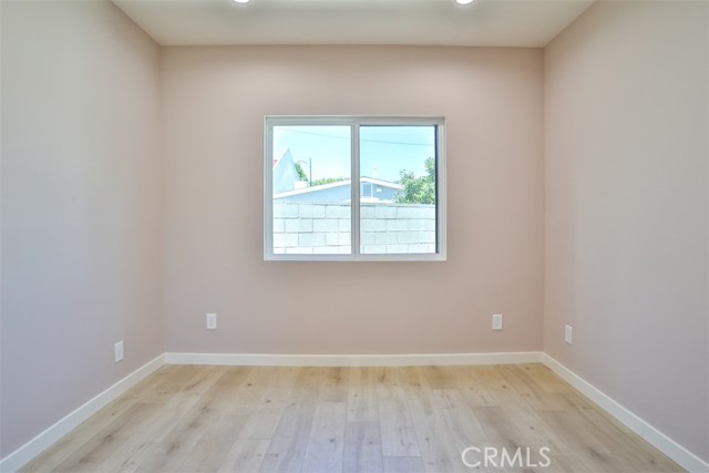 2111 Scott Road, Burbank CA: https://media.crmls.org/medias/b8aaa7b4-9186-490e-ab8c-610aab63e393.jpg