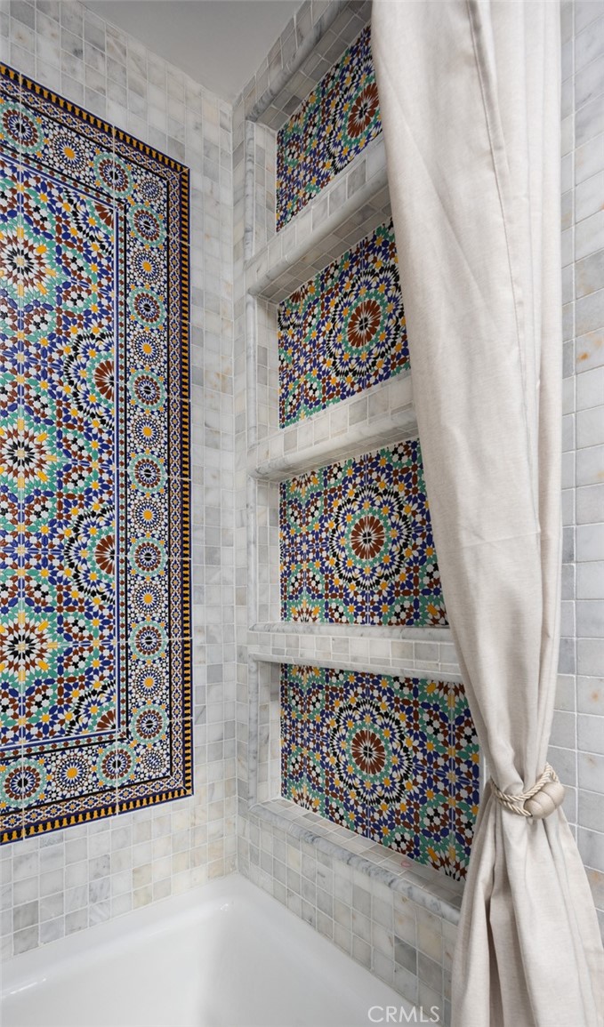 https://media.crmls.org/medias/b8aaf7bf-d164-47bd-a067-f8479cdb9c3d.jpg?preset=X-Large