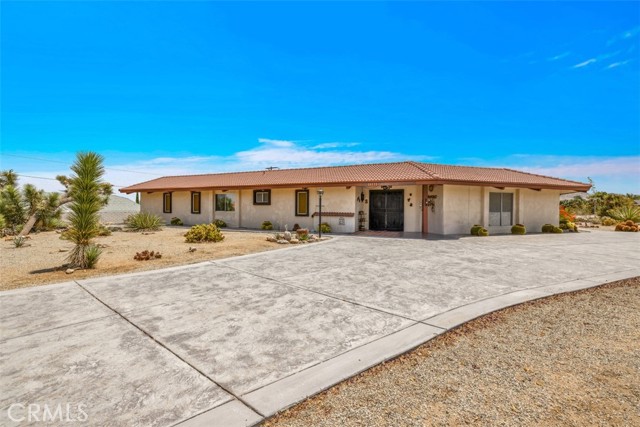 58573 Santa Maria Drive, Yucca Valley CA: https://media.crmls.org/medias/b8ab74f9-9e71-4ff1-9dd1-e6f4db7b6f33.jpg