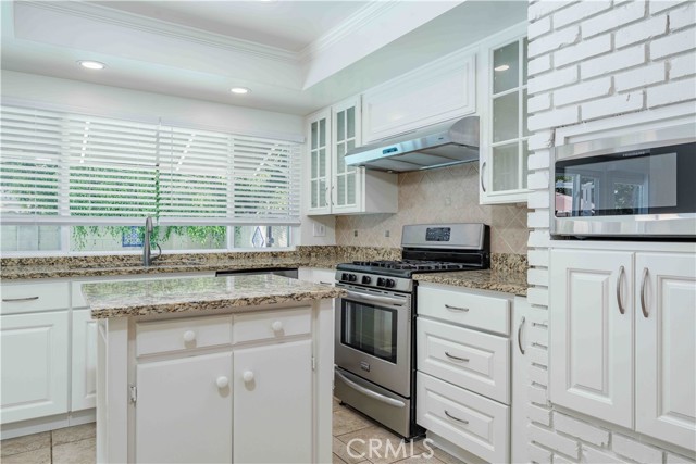 5212 Chablis Circle, Irvine CA: https://media.crmls.org/medias/b8ac4bdd-ad48-41ef-add0-d98f17916d04.jpg