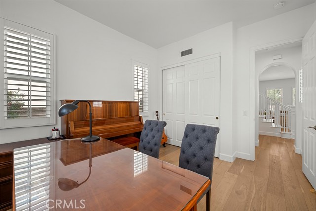 26814 Fairlain Drive, Valencia CA: https://media.crmls.org/medias/b8ac6e62-ec59-4215-8aff-a77e148f1f71.jpg