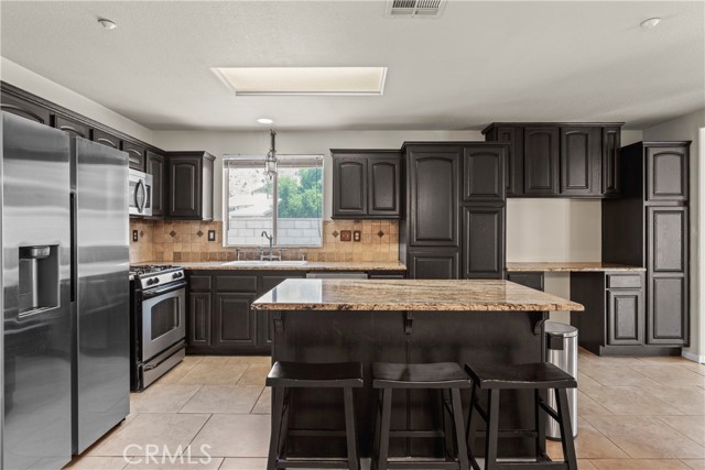 7803 Calle Carrisa Street, Highland CA: https://media.crmls.org/medias/b8acca2d-c886-46c8-98cb-f8bc089047a0.jpg
