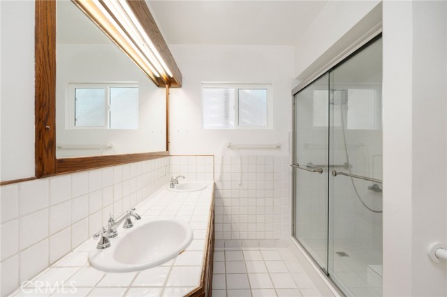 232 29th Street, Manhattan Beach CA: https://media.crmls.org/medias/b8ad56fa-6d22-429d-a683-bc07a28b18d0.jpg