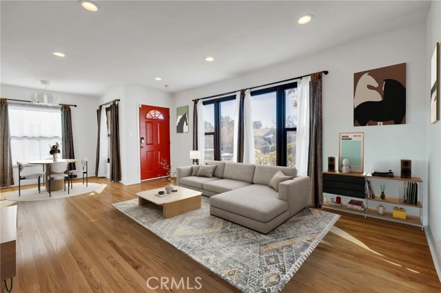 Detail Gallery Image 7 of 29 For 6630 Mclennan, Lake Balboa,  CA 91406 - 3 Beds | 2 Baths