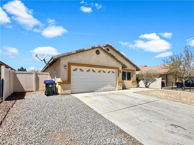 Detail Gallery Image 2 of 27 For 14418 Savanah St, Adelanto,  CA 92301 - 4 Beds | 2 Baths