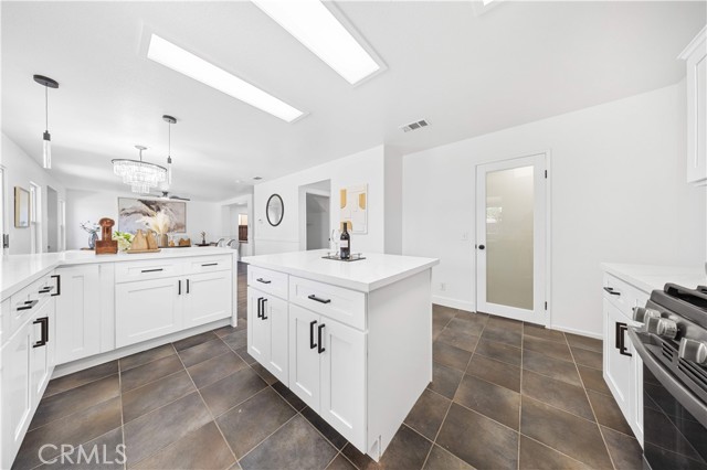 Detail Gallery Image 17 of 47 For 23296 Tulip Ct, Corona,  CA 92883 - 4 Beds | 2/1 Baths