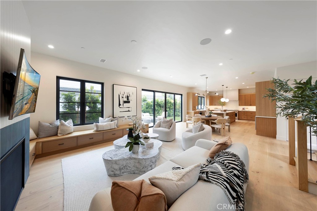 1594 Redlands Place
