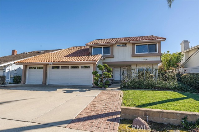 Detail Gallery Image 4 of 42 For 18402 Oxboro, Huntington Beach,  CA 92648 - 4 Beds | 2/1 Baths