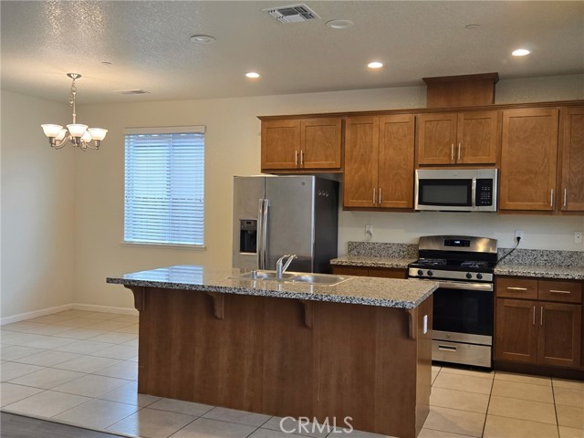 Detail Gallery Image 2 of 7 For 1442 Dynes, Merced,  CA 95348 - 4 Beds | 2 Baths