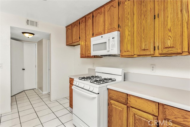 Detail Gallery Image 13 of 33 For 25784 Basil Ct, Moreno Valley,  CA 92553 - 4 Beds | 2/1 Baths