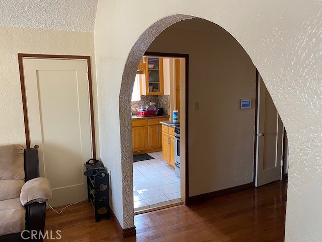 514 W 102nd, Los Angeles CA: https://media.crmls.org/medias/b8b04484-d0ae-45b8-83e9-6d6884f77855.jpg