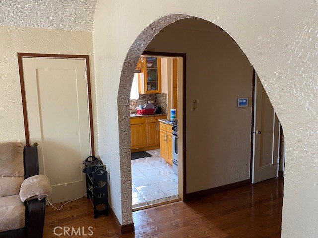 https://media.crmls.org/medias/b8b04484-d0ae-45b8-83e9-6d6884f77855.jpg?preset=X-Large