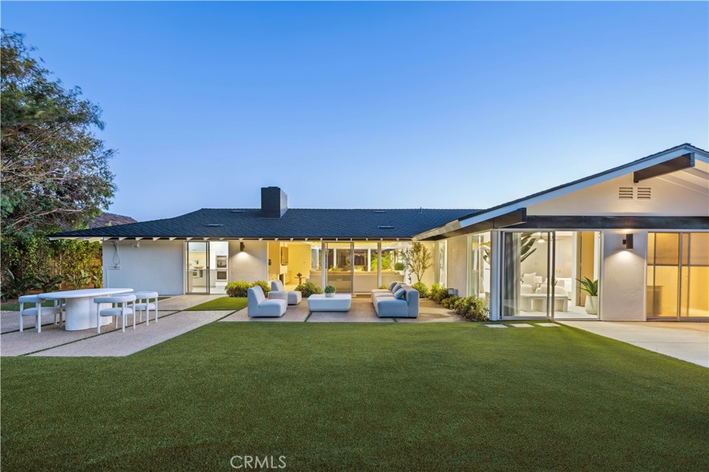 B8b09ffc 2211 436e B4cd C65e83854806