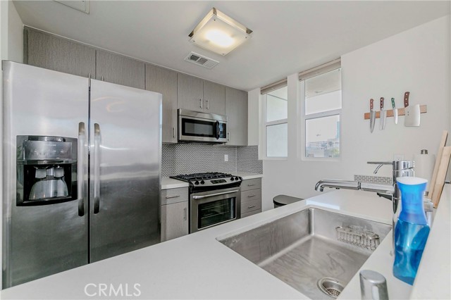 Detail Gallery Image 14 of 39 For 436 S Virgil Ave #403,  Los Angeles,  CA 90020 - 2 Beds | 2 Baths