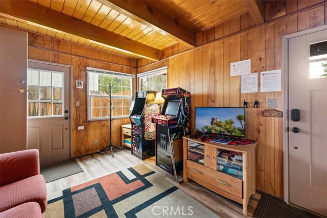 Detail Gallery Image 9 of 42 For 567 Highland, Big Bear Lake,  CA 92315 - 3 Beds | 2 Baths