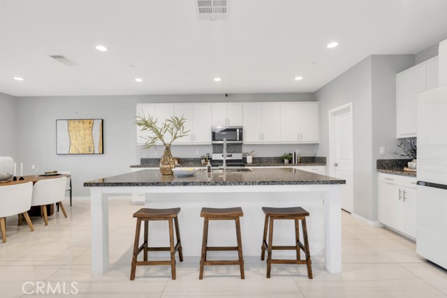 Detail Gallery Image 23 of 60 For 18348 Cachet, Canyon Country,  CA 91350 - 5 Beds | 5 Baths