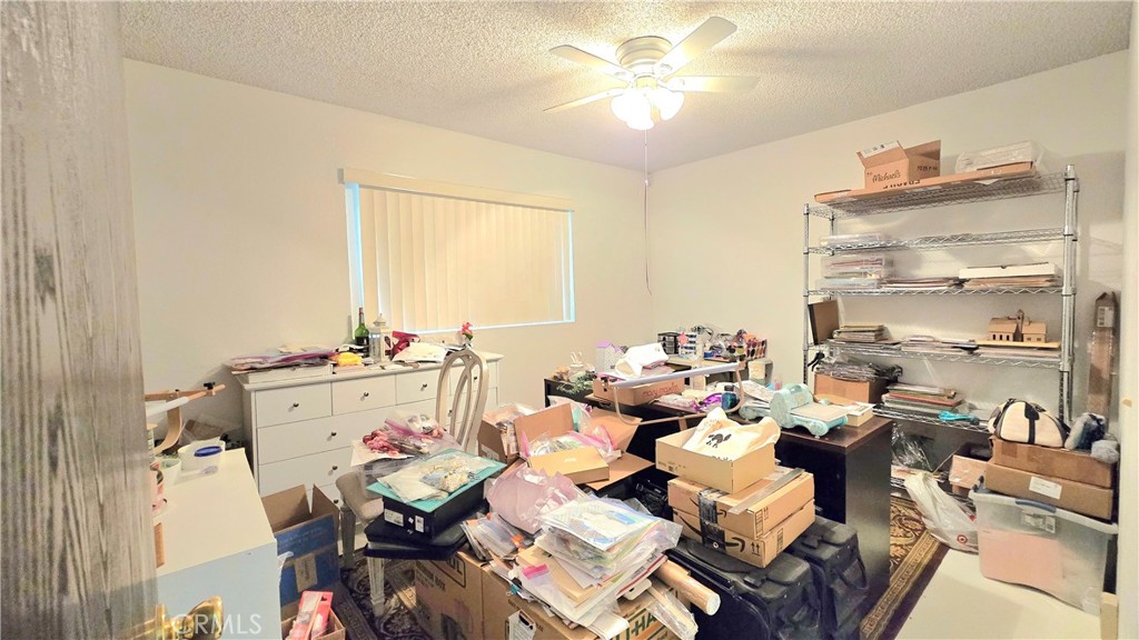 https://media.crmls.org/medias/b8b28f10-4c3e-4dfe-bc21-083e1f243c21.jpg?preset=X-Large