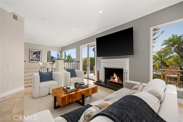 Detail Gallery Image 7 of 44 For 6230 Napoli Ct, Long Beach,  CA 90803 - 4 Beds | 4 Baths