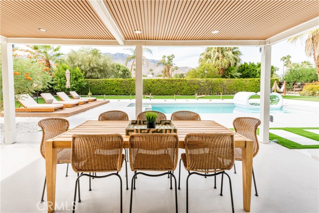 515 N Burton Way, Palm Springs CA: https://media.crmls.org/medias/b8b3fd15-d2c0-4dcb-a243-5c09854b50fb.jpg