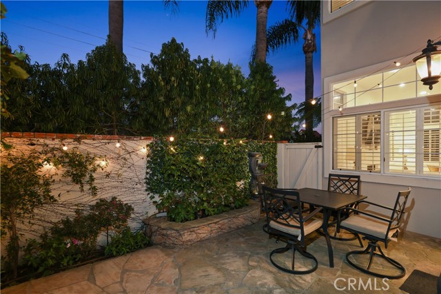 Detail Gallery Image 42 of 51 For 2421 E 16th #1,  Newport Beach,  CA 92663 - 4 Beds | 2/1 Baths